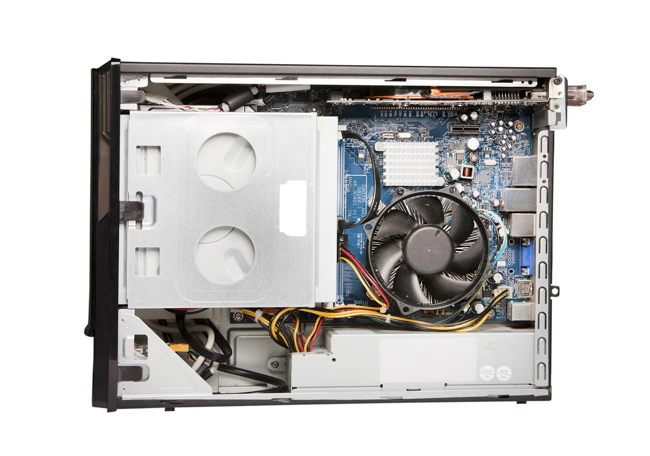 Thermaltake CAPO X: o case que acomoda dois PCs na mesma torre